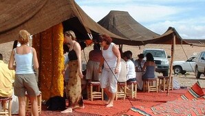 تناول الطعام بالخارج