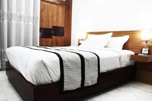 Egyptian cotton sheets, premium bedding, minibar, soundproofing