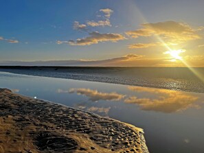 Beach - 1 bedroom accommodation in Lindale, near Grange-over-Sands (Lindale, near Grange-over-Sands)