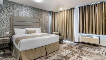 Standard Room, 1 King Bed, Non Smoking | Down duvets, desk, soundproofing, bed sheets