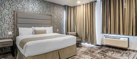 Standard Room, 1 King Bed, Non Smoking | Down comforters, desk, soundproofing, bed sheets