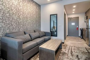 Edredones de plumas, escritorio, sistema de insonorización