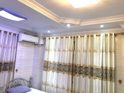 Beautiful Condo with elevator