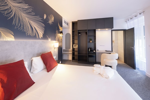 Comfort Double Room | In-room safe, desk, blackout curtains, soundproofing