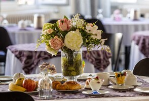 Daily buffet breakfast (EUR 16 per person)