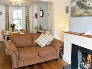 Fireplace - 3 bedroom accommodation in Brixham (Brixham)