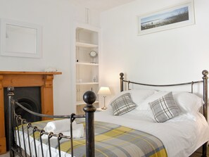 3 bedrooms, free WiFi, bed sheets - 3 bedroom accommodation in Brixham (Brixham)
