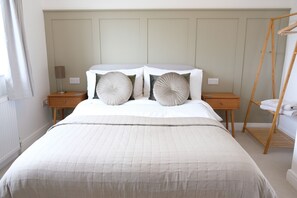 2 bedrooms, iron/ironing board, travel cot, WiFi