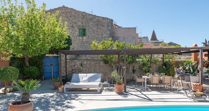 Sunset Villa Can Calco - villa with pool, 5 bedrooms each with air-conditioning and bathroom en-suite