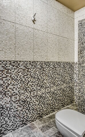 Double Room | Bathroom | Shower, free toiletries, towels, toilet paper - OYO Estrela Dalva, São Paulo (São Paulo)