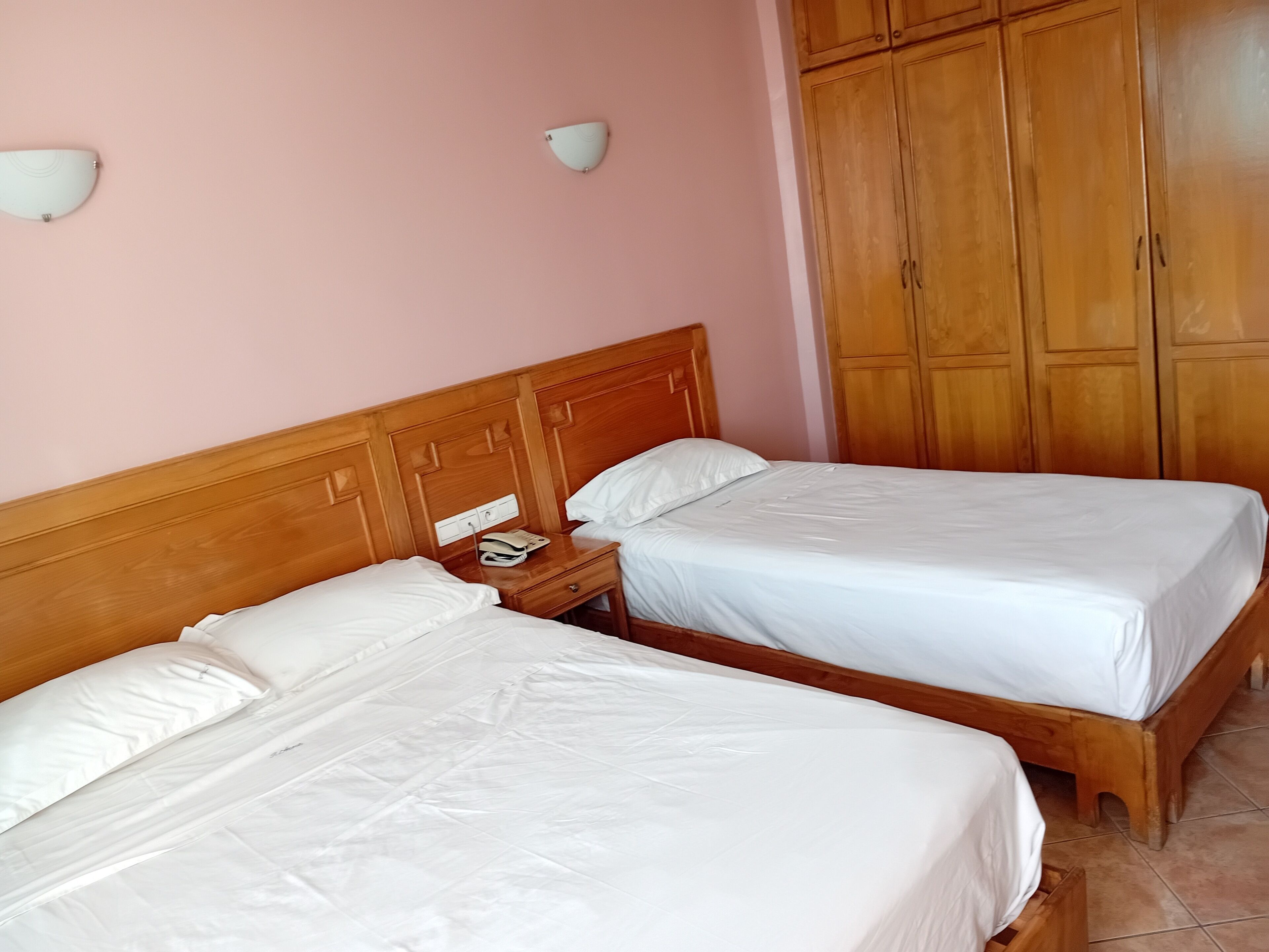 City Apartment | Desk, laptop workspace, free WiFi, bed sheets