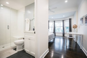 Bathroom - Enjoy Beverly Hills in this well appointed 3 bedroom apartment! (Beverly Hills)