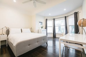 Room - Enjoy Beverly Hills in this well appointed 3 bedroom apartment! (Beverly Hills)