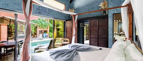 3 habitaciones, caja de seguridad en la habitación y escritorio