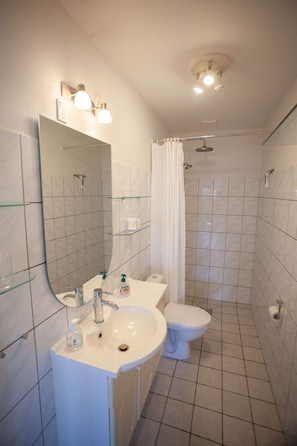 Douche, serviettes fournies