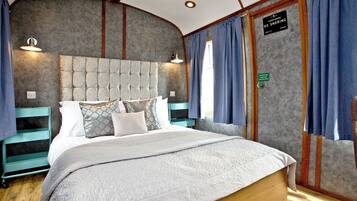 3 bedrooms, bed sheets