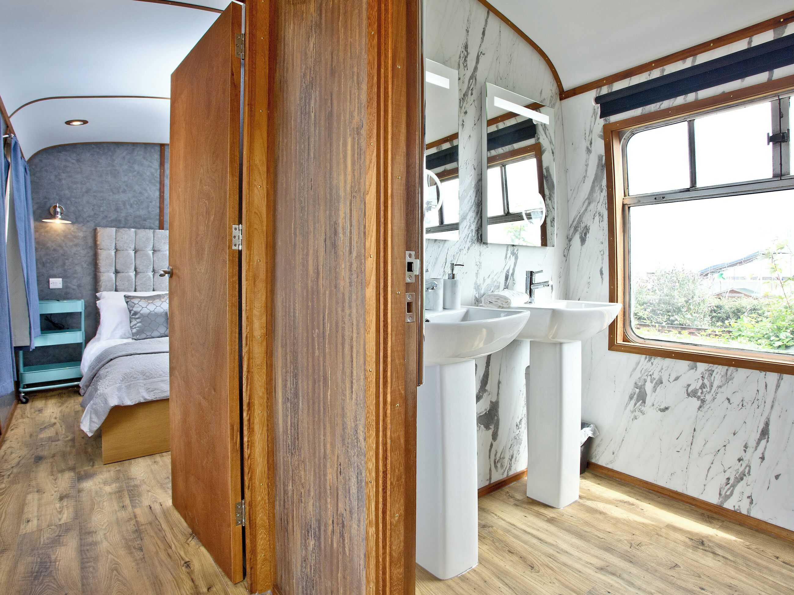 3 bedrooms, bed sheets