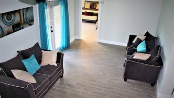 Télévision, console de jeux vidéo, baby-foot