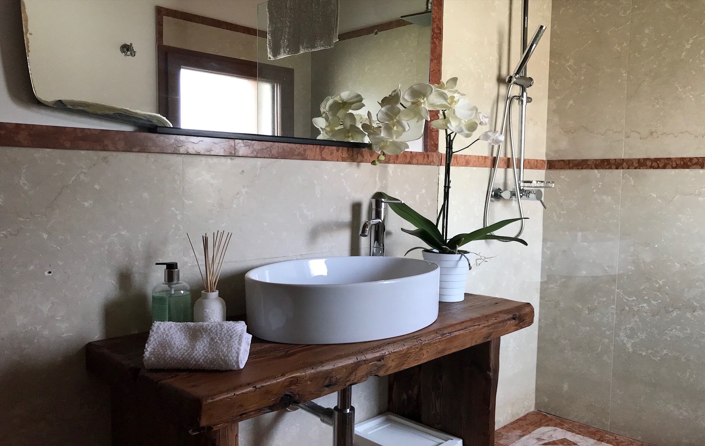 Phòng đôi Superior, hiên, quang cảnh vườn | Phòng tắm | Buồng tắm vòi sen, vòi sen phun mưa, đồ dùng nhà tắm miễn phí 