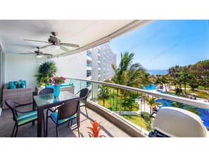 Outdoor dining - Beautiful Beach front condo Villa Magna (Nuevo Vallarta)