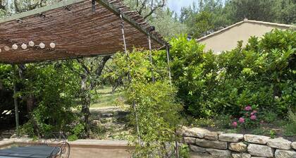 Viehättävä mazet rauhallisessa ja rauhoittavassa ympäristössä.