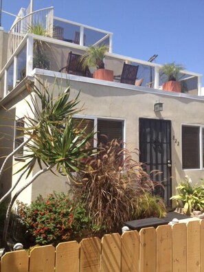 Exterior - Tropical House! Open May 30-June 6.  Low rates. Prime location!  Bright & Quiet (San Diego)