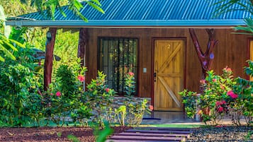 Desk, blackout curtains, free WiFi, bed sheets