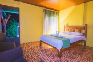 Habitación doble estándar, 1 cama matrimonial, vista al jardín | Escritorio, cortinas blackout, wifi gratis y ropa de cama 