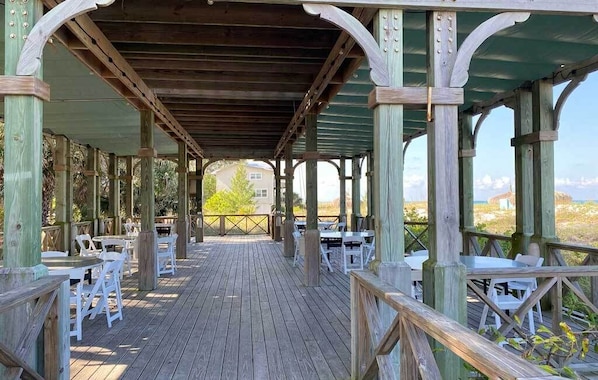 Outdoor dining - Tortuga Inn Beach Resort # 229 Island Condo, 2Bdrm (Bradenton Beach)