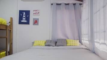 3 間睡房、房內夾萬、免費 Wi-Fi、床單