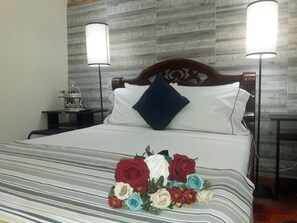 Economy Single Room | In-room safe, soundproofing, iron/ironing board, free WiFi - Casa 954 (Cartagena)