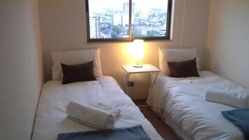 2 makuuhuonetta, tallelokero huoneessa, silitysrauta/-lauta, Wi-Fi