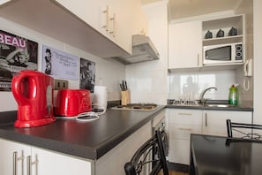 Fridge, microwave, oven, coffee/tea maker