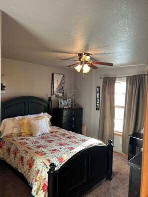 4 chambres, fer et planche à repasser, Wi-Fi gratuit, draps fournis