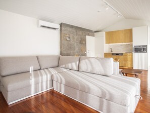 Superior Apartment, 1 Bedroom, Pool View | Living area