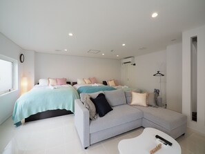 Room (A)