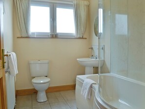 Towels - 3 bedroom accommodation in Ecclefechan, near Lockerbie (Ecclefechan, near Lockerbie)