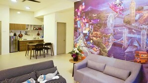 A living room with a sofa, a dining area with chairs and a table, and a kitchen with cabinets and a refrigerator. - VgoCameron Home (Tanah Rata)