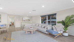 TV - Twilight on Sunset Beach - Soldiers Point - Amazing sunset views (SOLDIERS POINT)