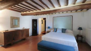 2 chambres, coffres-forts dans les chambres, bureau