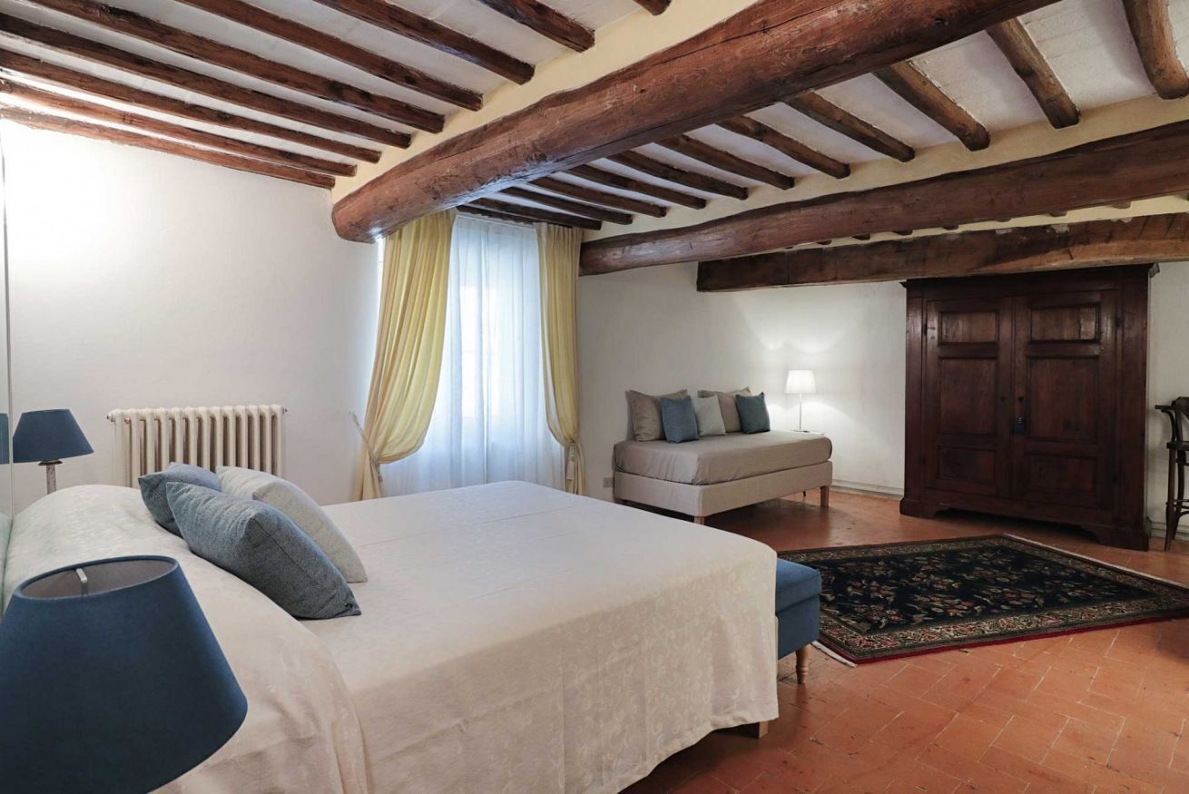 2 bedrooms, in-room safe, desk, iron/ironing board