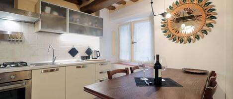 Fridge, oven, stovetop, dishwasher