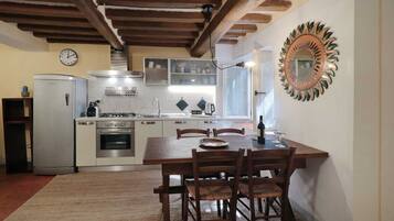 Réfrigérateur, four, plaque de cuisson, lave-vaisselle