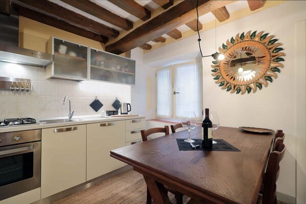 Refrigerador, horno, placa de cocina, lavavajillas