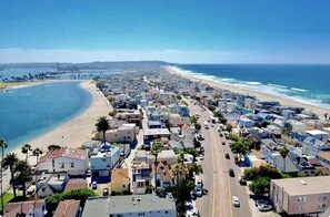 A coastal town with a beach, residential buildings, and a clear sky. - Beach Rental 3 Blocks From The Water Up To 8 People (San Diego)