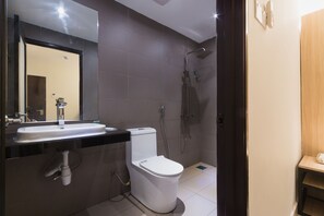Chambre Standard, 1 grand lit | Salle de bain