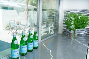 Superior King Studio with Kitchen. | In-room safe, soundproofing, iron/ironing board, free WiFi - BelleVue Oasis-Palm Springs - Adults Only (Palm Springs)