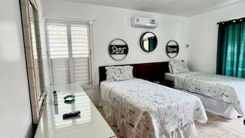 2 chambres, coffres-forts dans les chambres, fer et planche Ă repasser