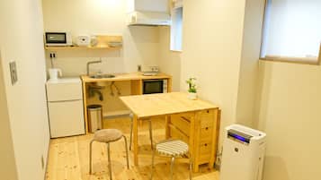 Family Room, Non Smoking | In-room dining