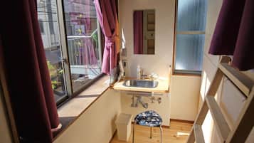 Female Dormitory 1名 専用ワークスペース付き 禁煙 | バスルームのシンク